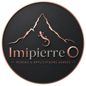 Logo 2026 imipierre O avec le margouillat et le mont Otemanu plus nom réseau écrit le tout aux couleurs graphique imipierre